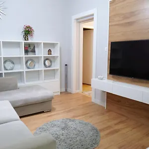 city-center-apartment-niko-04.hotels-in-tirana.com/